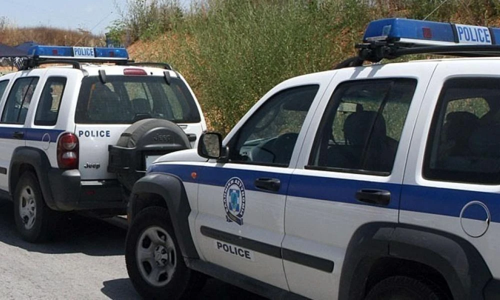 Πραγματοποιήθηκε σύλληψη 4 διακινητών που προώθησαν 69 παράτυπους μετανάστες στο εσωτερικό της χώρας
